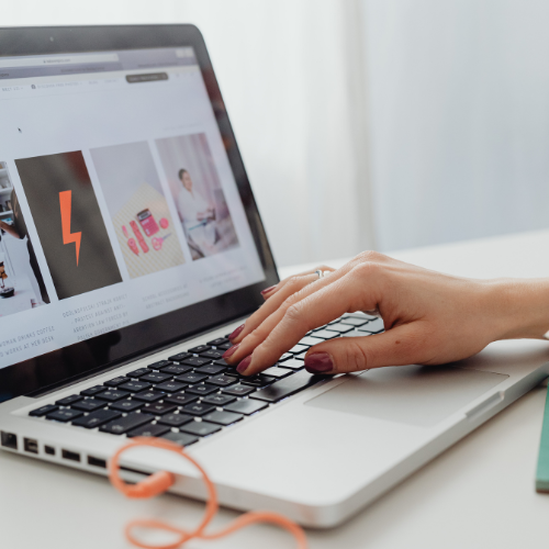 Landing page alignment strategy for improving conversion rates and user experience in digital marketing